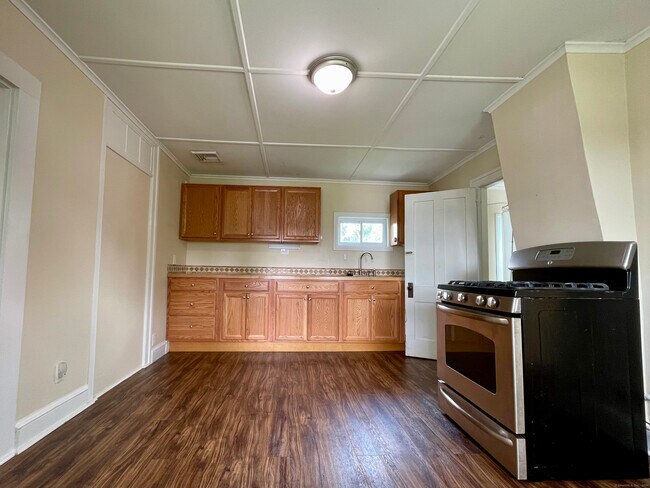 Building Photo - 59 Hotchkiss St