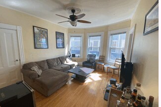 Building Photo - 176 Elm St