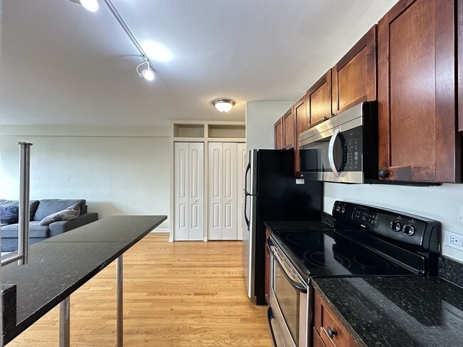 Building Photo - 4180 N Marine Dr