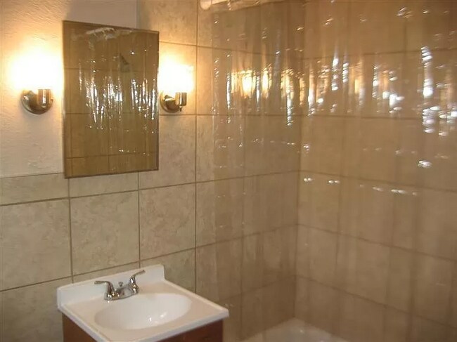 Foto del edificio - 3158 Woodward St