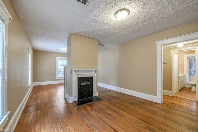 Building Photo - 3 br, 1 bath House - 1390 Carnegie Ave