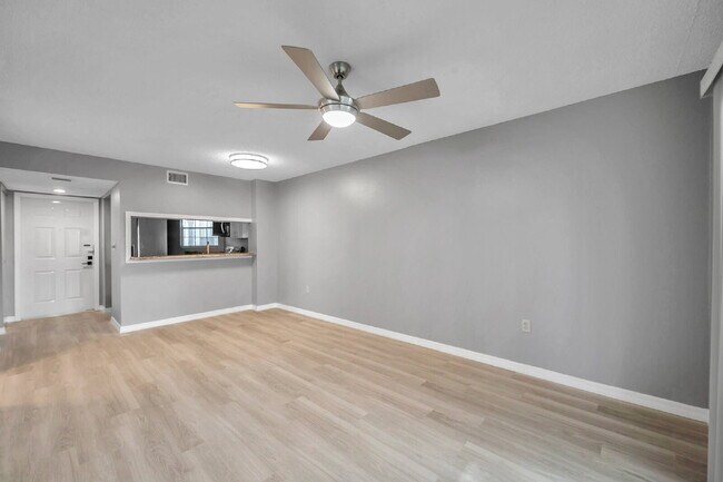 Building Photo - Charming Condo in Stonesthrow – Modern Com...