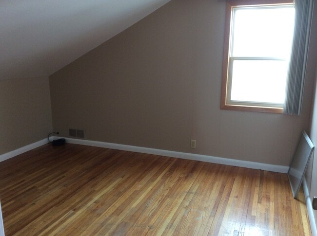 Building Photo - 11 4th St E