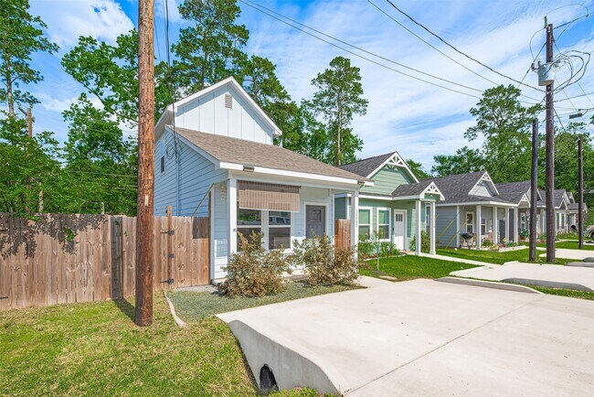 Building Photo - 16442 Eastchase St