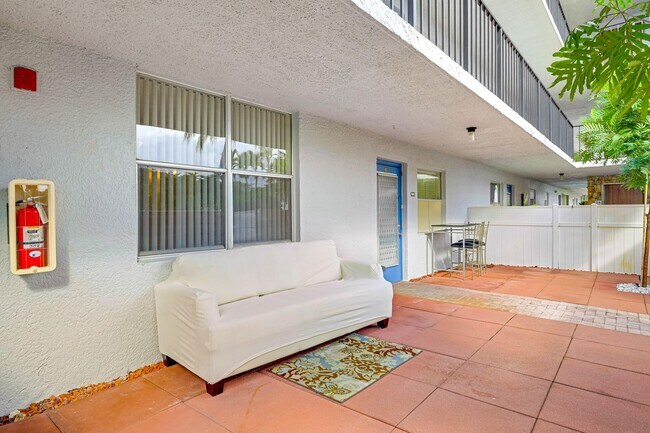 Foto del edificio - 6650 S Oriole Blvd