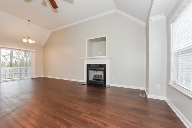 Building Photo - 1046 Golf View Way