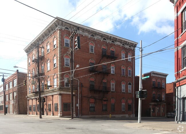 Foto del edificio - 1677 Central Ave