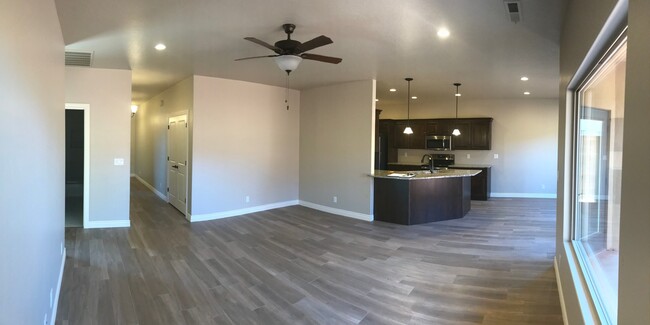 Building Photo - Like new 3 bedroom 2 bath Duplex in Ivins!!