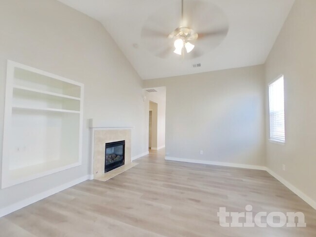 Building Photo - 12981 Roslyn St