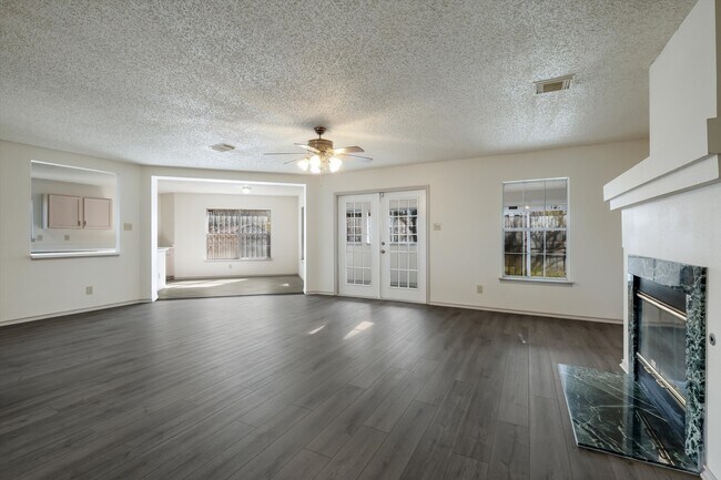 Foto del edificio - 7492 Timbercreek Dr