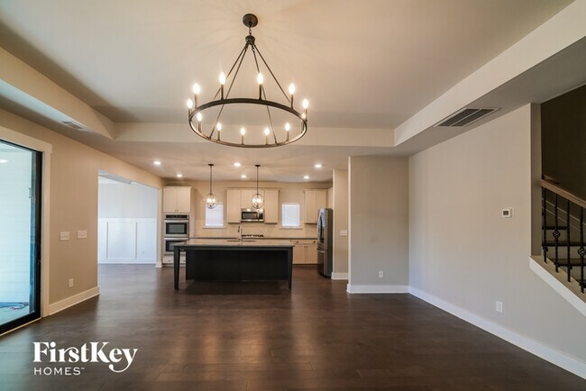 Foto del edificio - 188 Crestbrook Ln