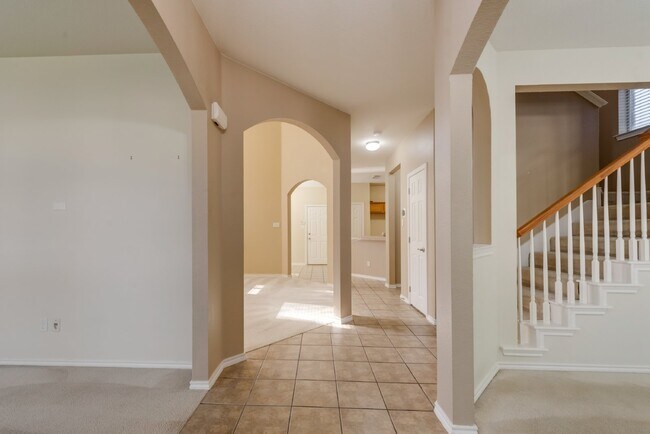 Foto del edificio - Fantastic 3 bed 3 bath home zoned for Flow...