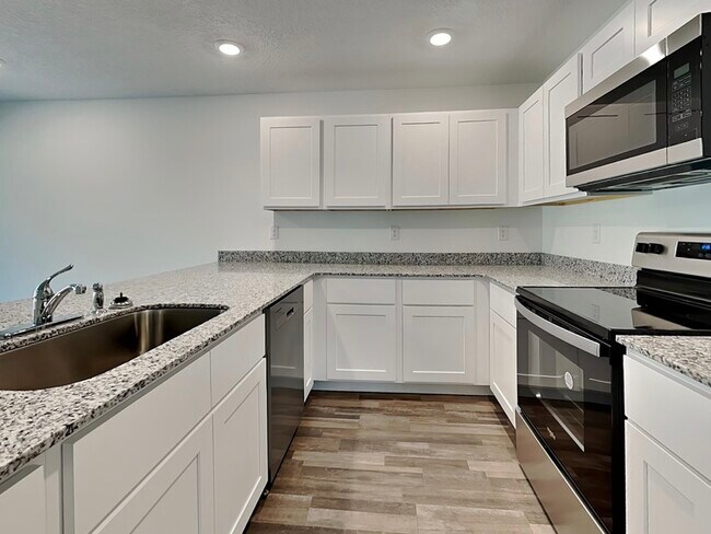 Building Photo - 9868 N Swanee Terrace