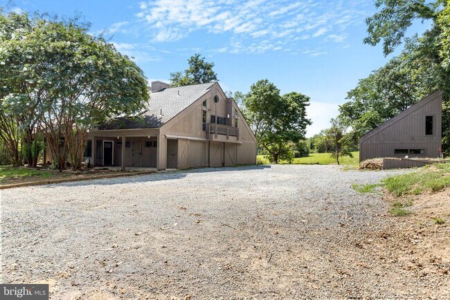 Foto del edificio - 22036 Oatlands Rd