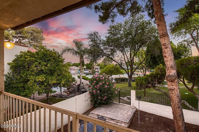 Building Photo - 1305 E Steamboat Bend Dr