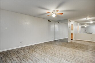 Building Photo - 9797 Leawood Blvd