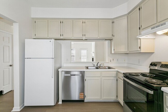 Building Photo - 3BR 2.5 BA Smithy Glen/Coventry York County