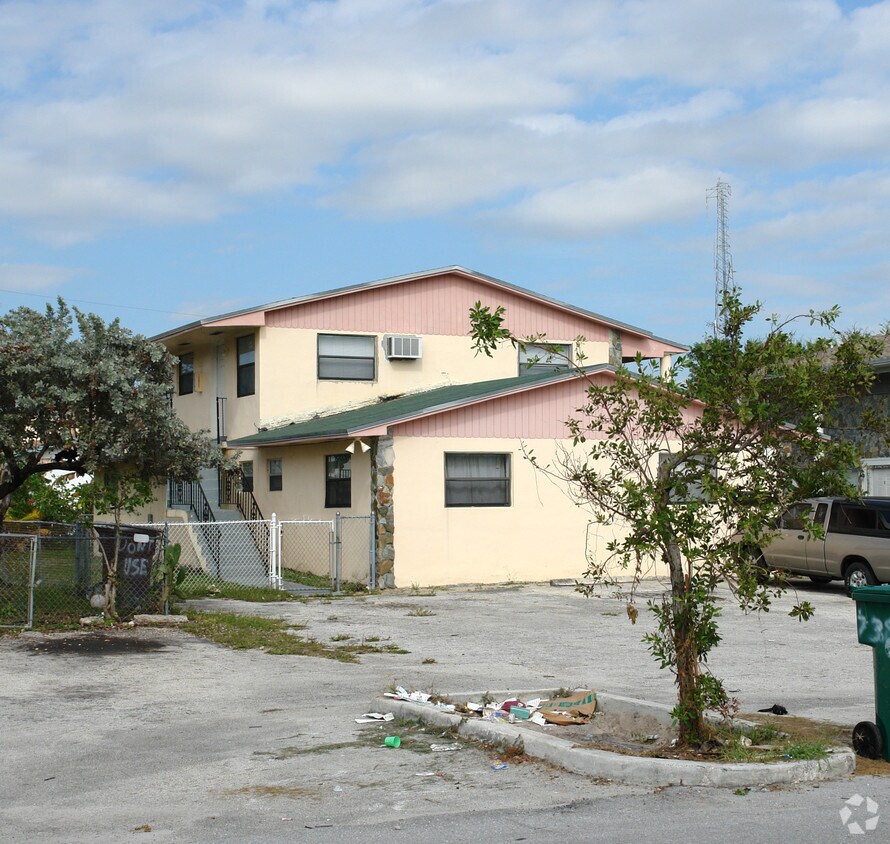 Foto del edificio - 7351 NW 37th St