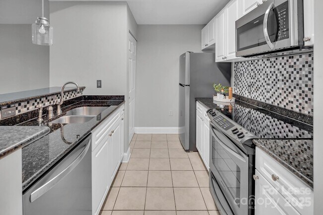 Foto del edificio - 300 W 5th St