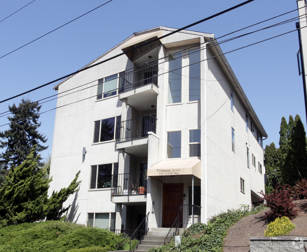 Building Photo - Fremont Arms Apts