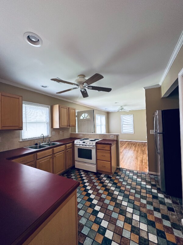 Building Photo - 4104 Comanche Dr