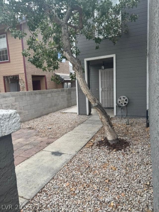 Building Photo - 1681 Duarte Dr