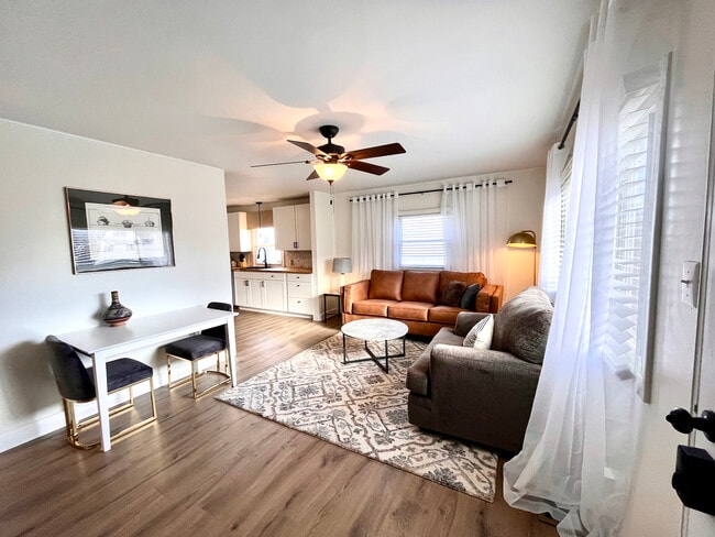 Building Photo - 635 Oneida Rd