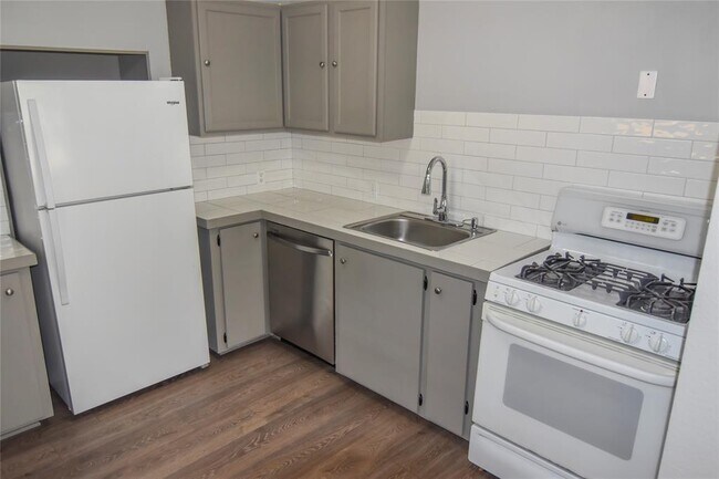 Foto del edificio - 4614 Bennett Ave