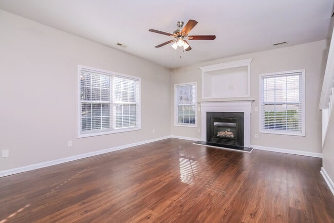 Building Photo - 4049 Laurel Glen Dr