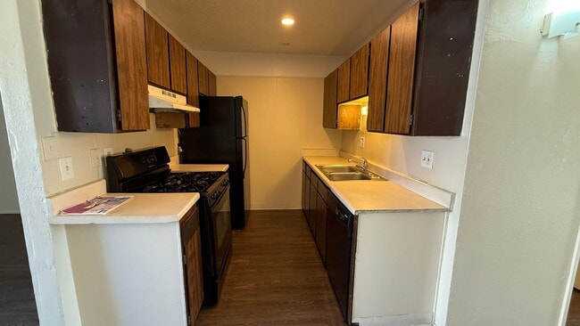 Building Photo - Completely Updated 2 Bedroom 2 Bathroom Condo in High Hollows Available NOW!