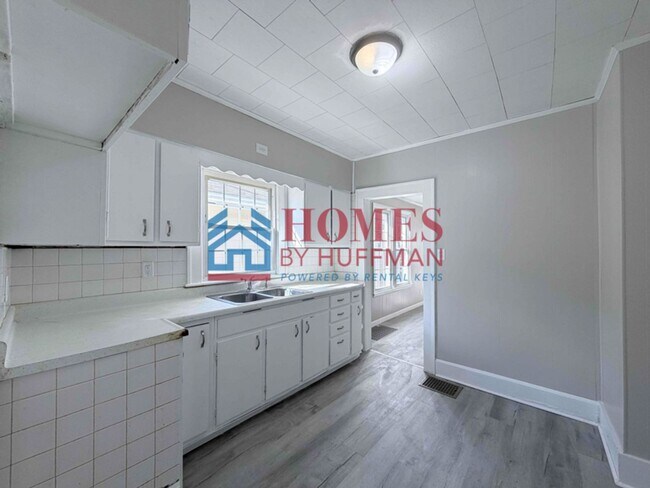 Foto del edificio - Three Bedroom House | Deposit Special