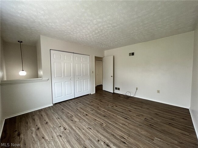 Building Photo - 123 Orchard Dr