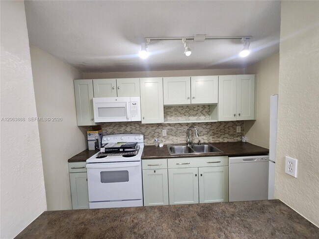 Foto del edificio - 802 NW 87th Ave