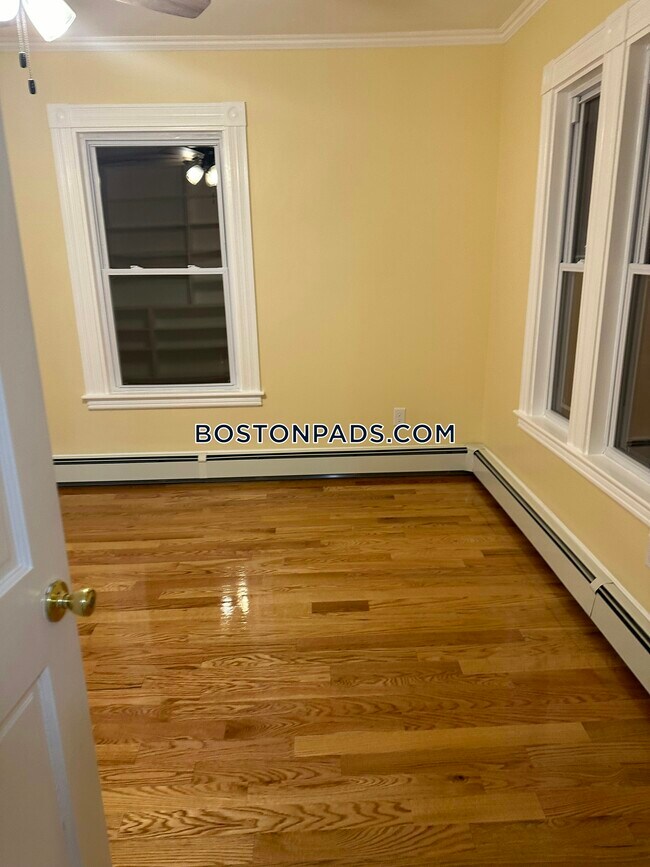 30 Lynn St, Peabody, MA 01960 Room for Rent in Peabody, MA