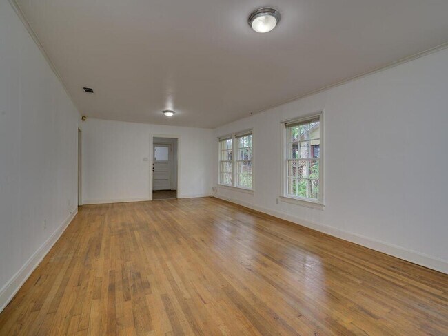 Building Photo - 1206 Marshall Ln