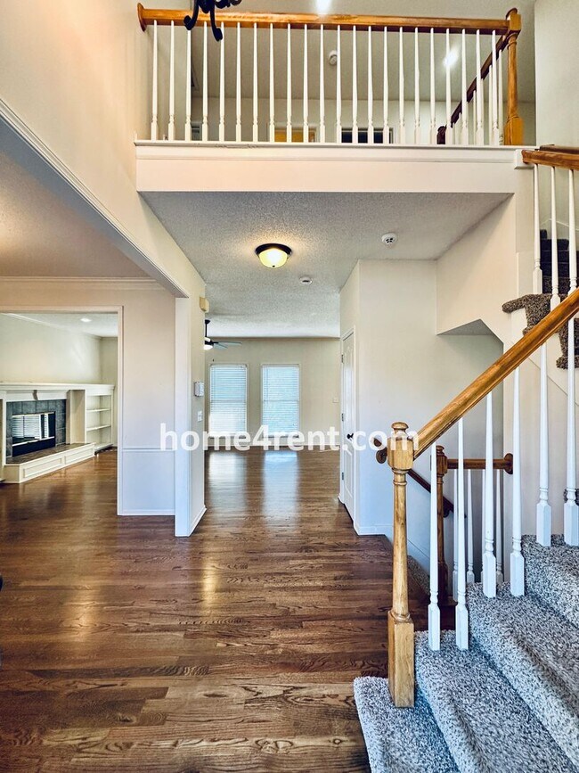 Foto del edificio - Blue Valley Northwest home on a cul-de-sac w/ granite counters, ss appliances and fenced yard!