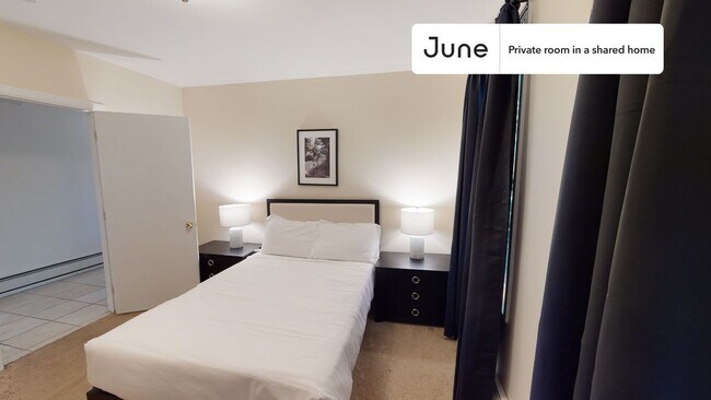 Foto del edificio - Private bedroom in 3 bed/1 bath Home