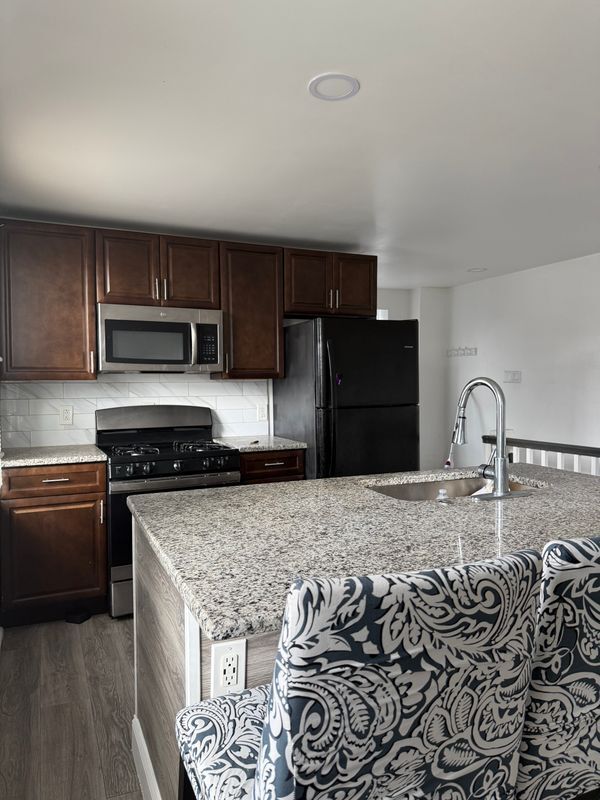 Building Photo - 6135 Vine St