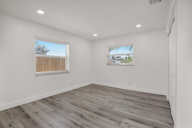 Foto del edificio - 3421 NE 5th Ave