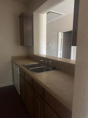 Foto del edificio - 2208 Breezy Dr