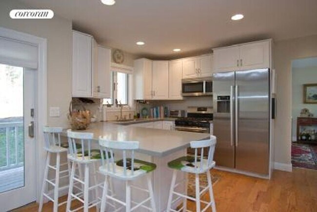 Foto del edificio - 60 Long Springs Rd