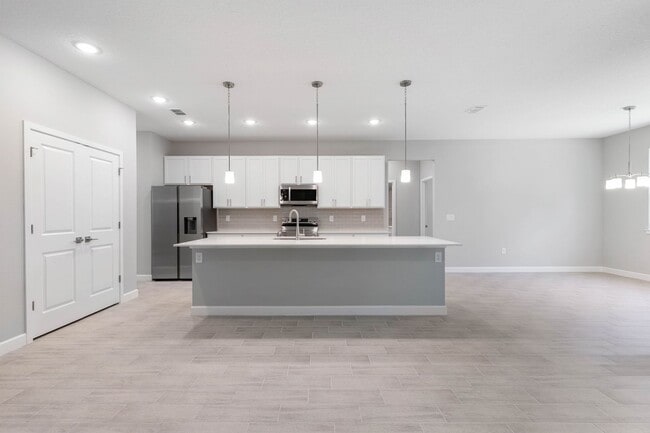 Foto del edificio - New Modern 4-Bedroom Home with In-Law Suite & Flex Room on Corner Lot