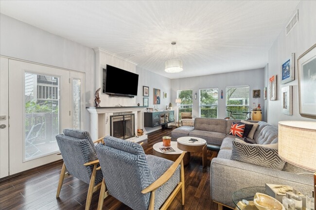 Foto del edificio - 2100 Tanglewilde St