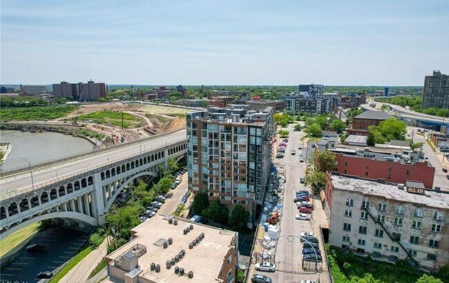 Foto del edificio - 2222 Detroit Ave