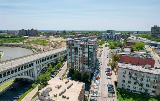 Building Photo - 2222 Detroit Ave