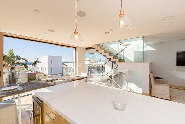 Foto del edificio - 814 Monterey Blvd