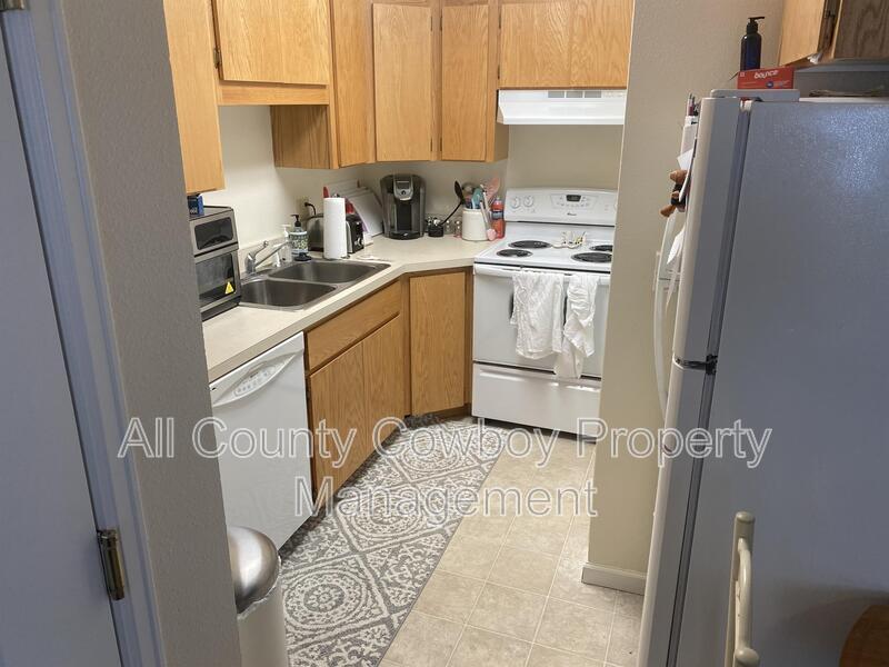 Primary Photo - 1657 N 5th St