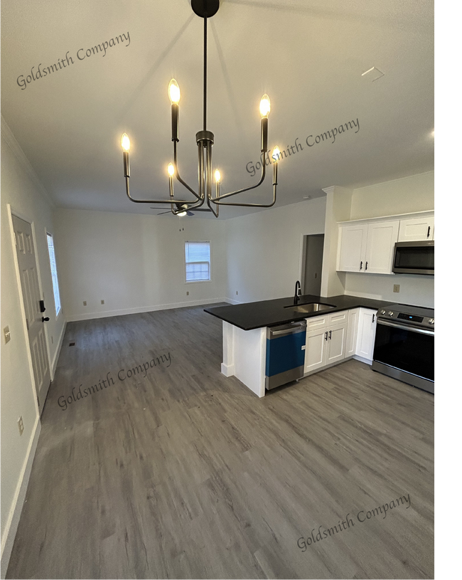 Building Photo - Newly Renovated Duplex in Cherrydale Area