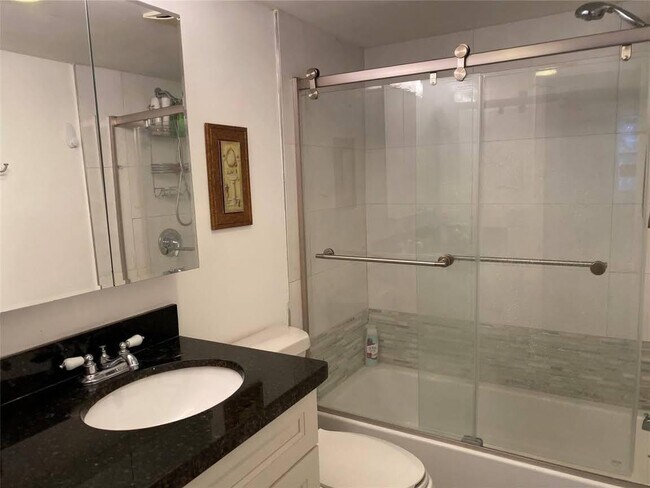 Foto del edificio - 2801 NE 183rd St