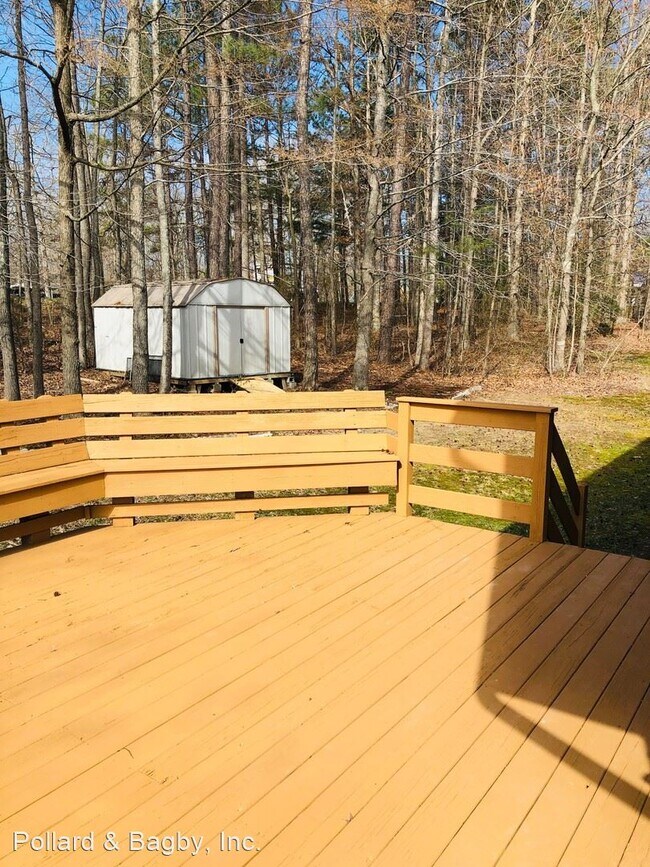 Foto del edificio - 4 br, 2.5 bath House - 8415 Whirlaway Dr.